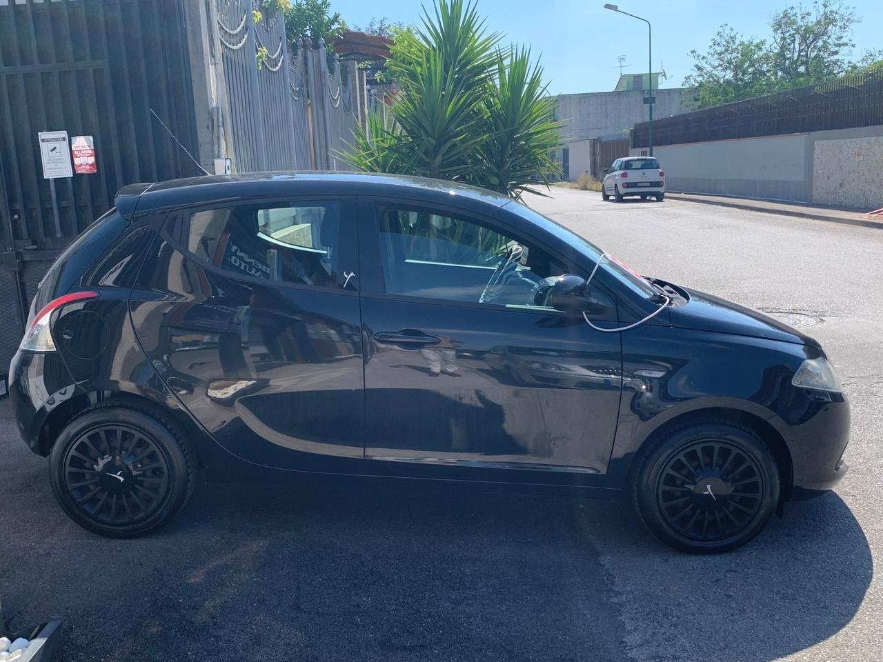 Lancia Ypsilon 1.2 69 CV 5 porte Elefantino