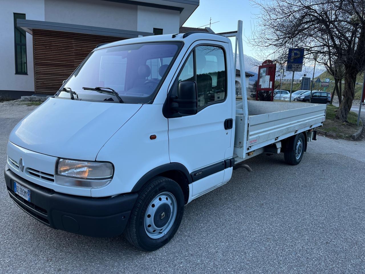 Renault Master 2.5 dCi -CASSONE 4 metri