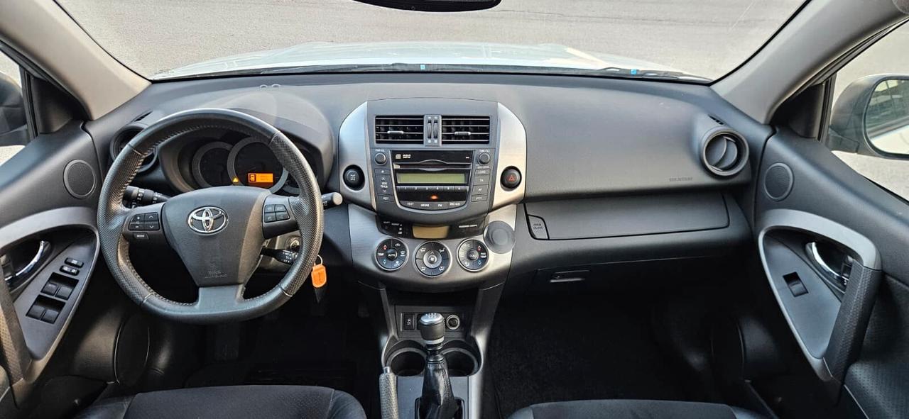 Toyota RAV 4 2.2 D-4D 150 CV Lounge (4x4)
