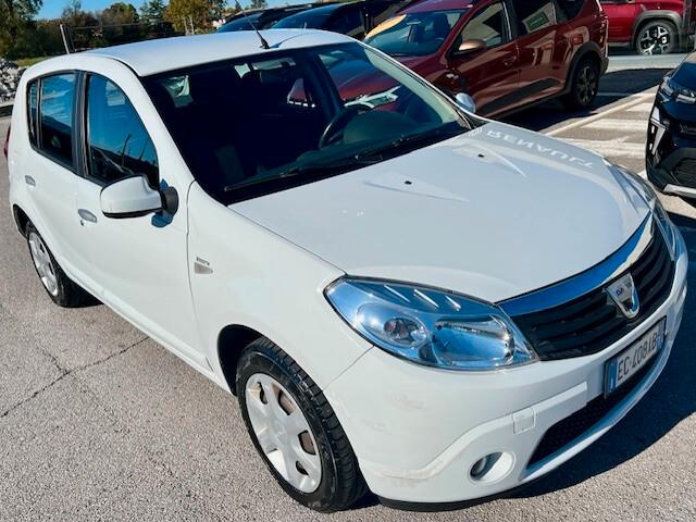 Dacia Sandero 1.2 16V - 2010