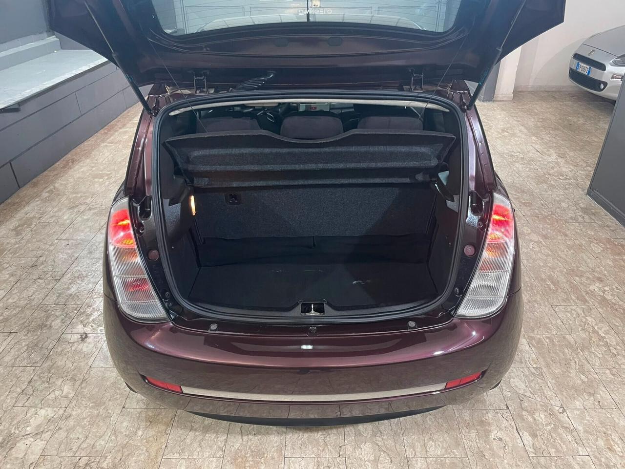 Lancia Ypsilon 1.2 Modamilano