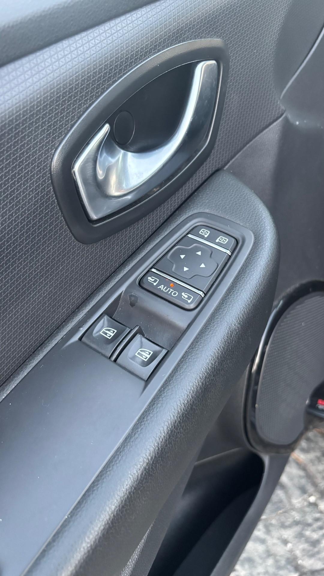 Renault Clio dCi 8V 75 CV 5 porte Moschino Life