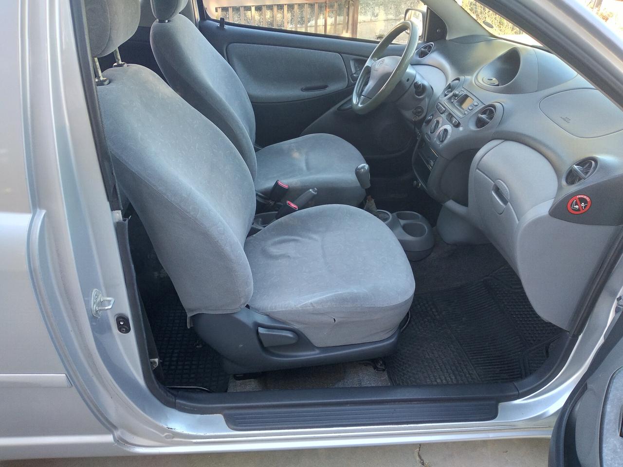 Toyota Yaris 1.0i 16V cat 3 porte Sol