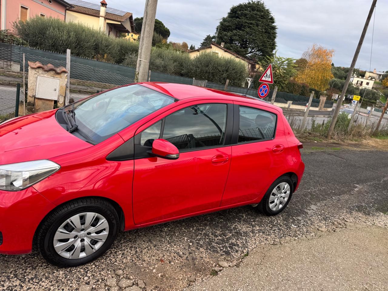 Toyota Yaris 1.0 5 porte Lounge NEOPATENTATI