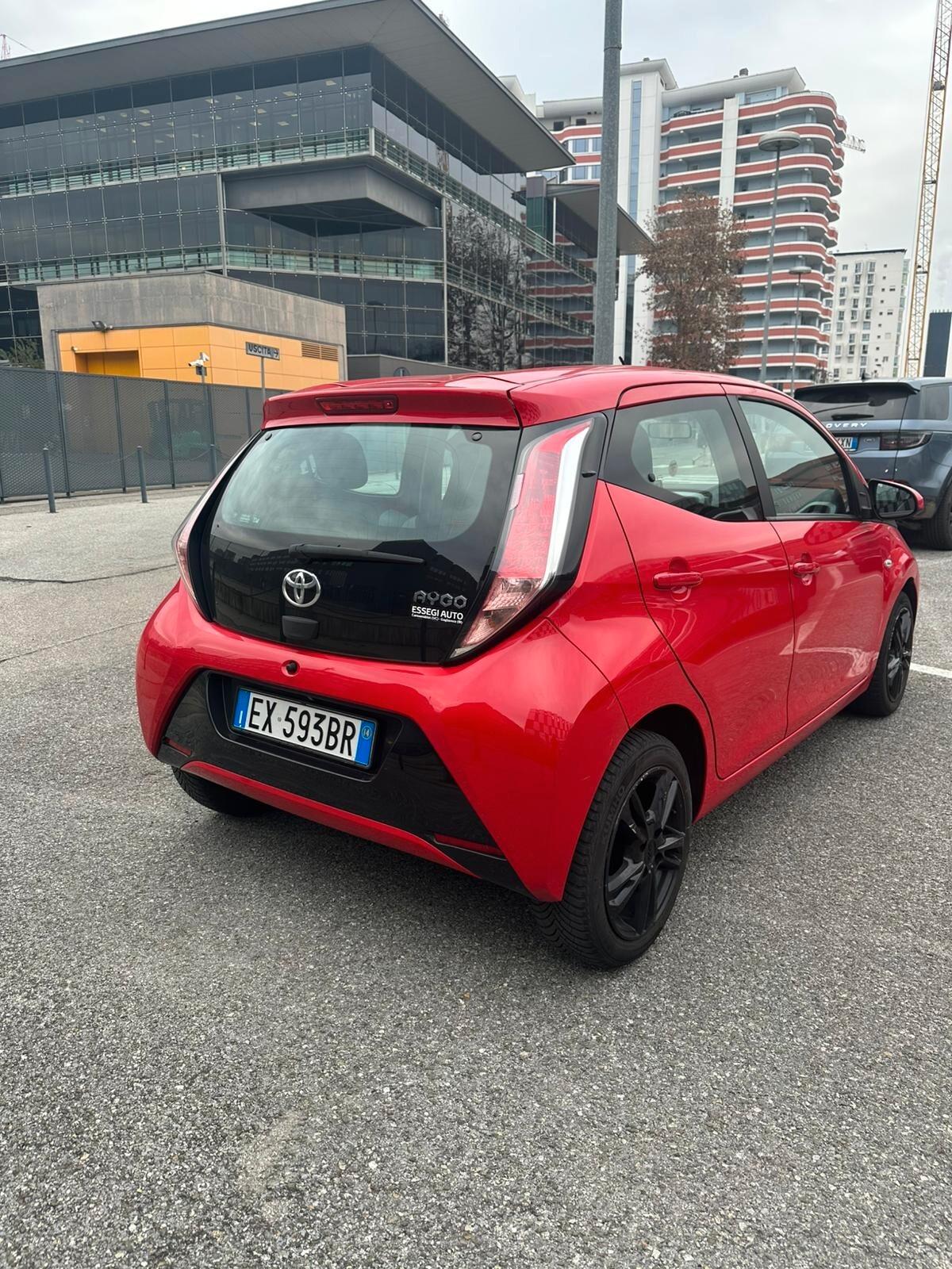 Toyota Aygo 1.0 VVT-i 69 CV 5 porte x-cite