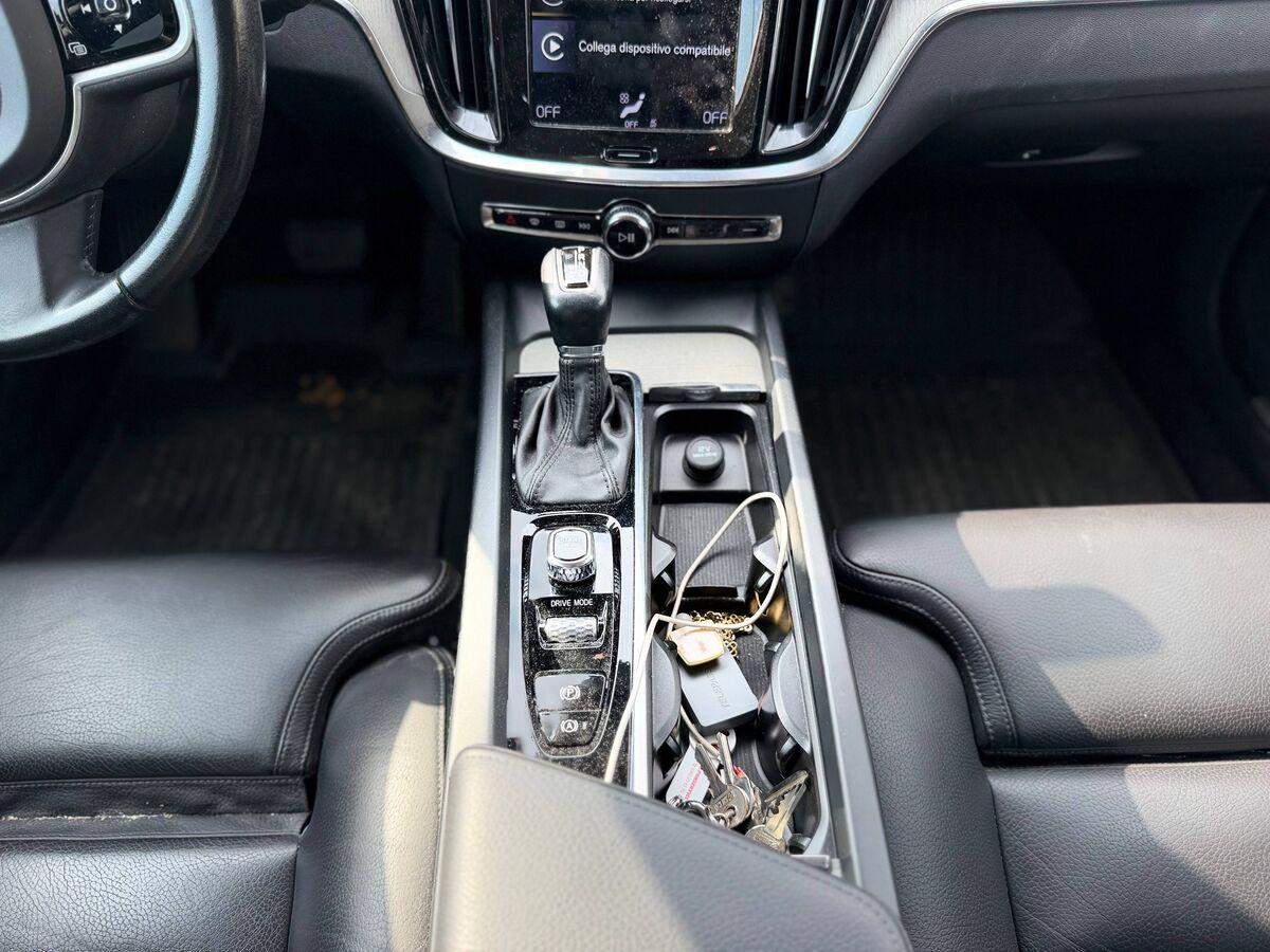 Volvo V60 2.0 b4 Business Pro awd auto