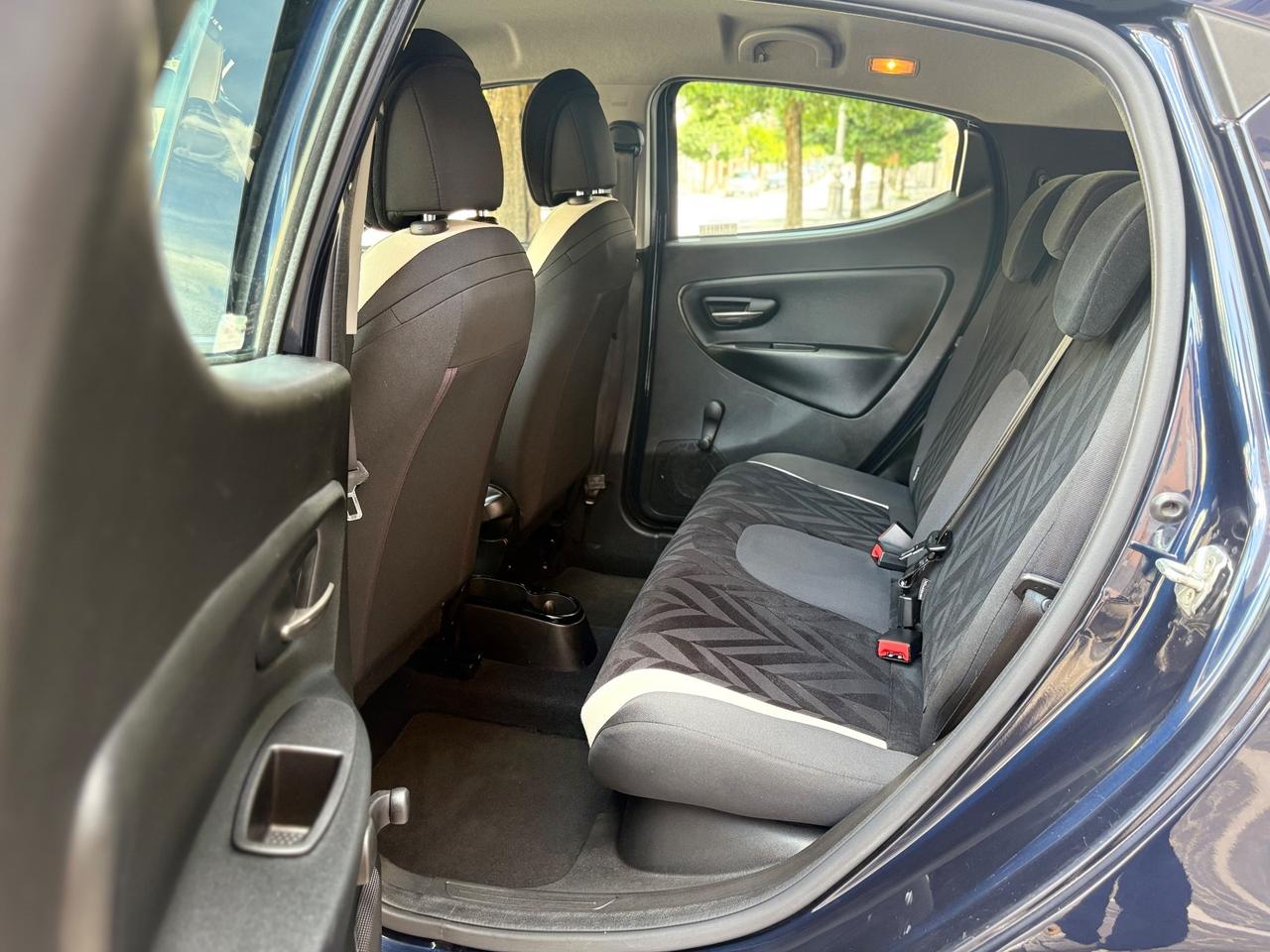 Lancia Ypsilon 1.2 69 CV 5P Gold UCONNECT Blue&Me