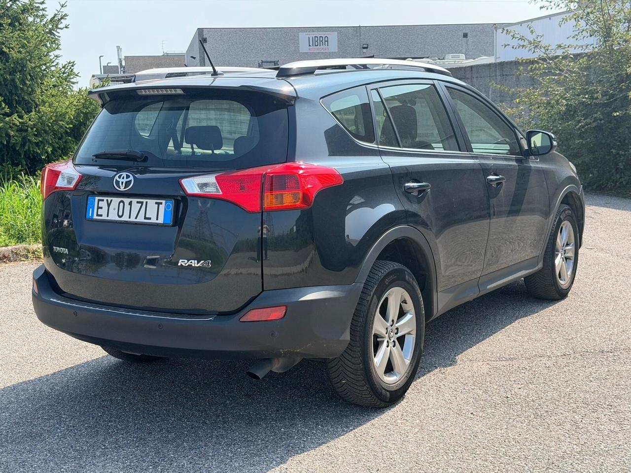 Toyota RAV4 2.0 D-4D 2WD Style White Edition Euro 5b - 2015 - 230.000 km