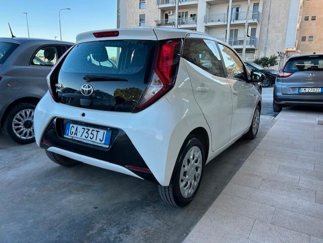 Toyota Aygo Connect 1.0 VVT-i 72 CV 5 porte x-cool