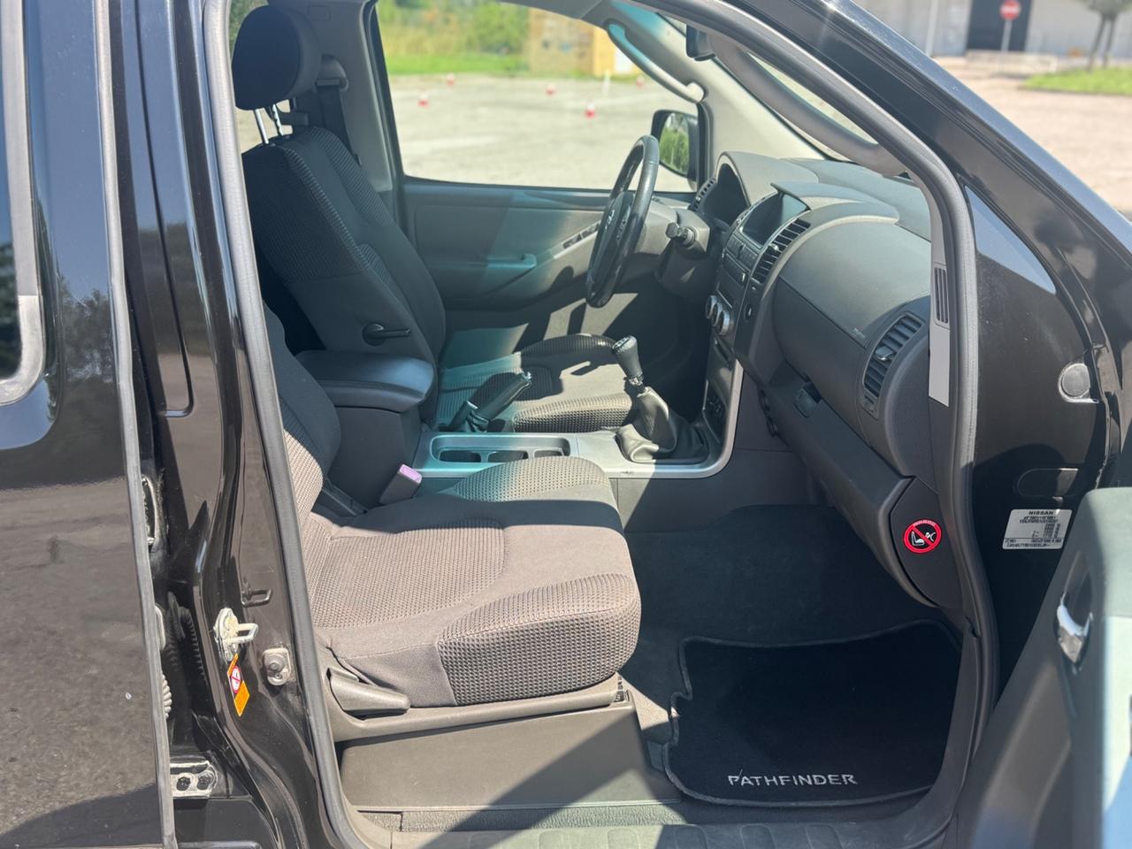 Nissan Pathfinder 2.5 dCi SE 7 posti