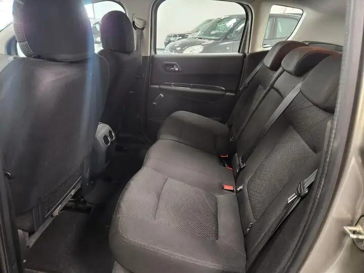 Peugeot 3008 1.6 HDi 112CV cambio robotizzato Business