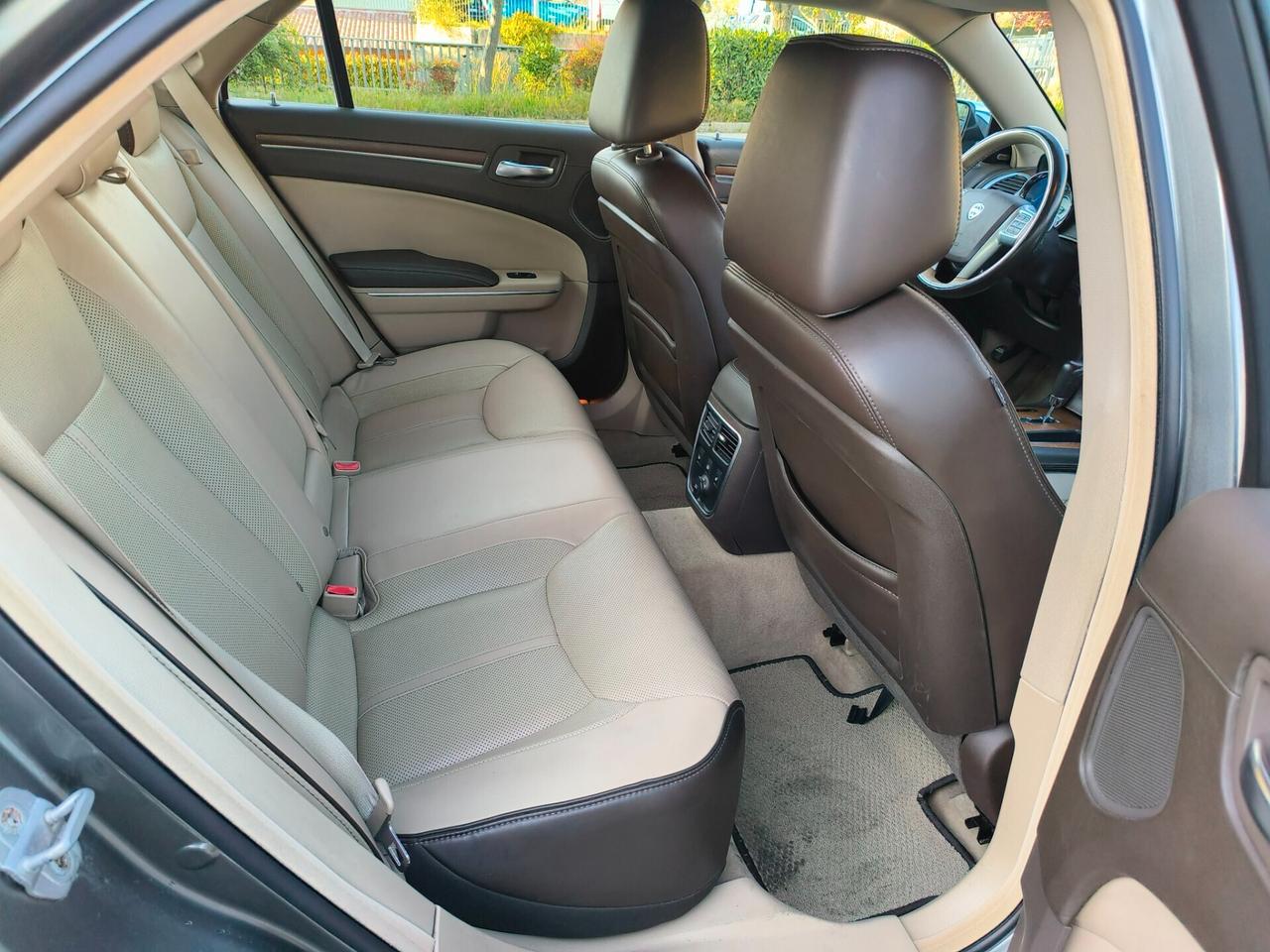 Lancia Thema 3.0 V6 Multijet II 239 CV Platinum