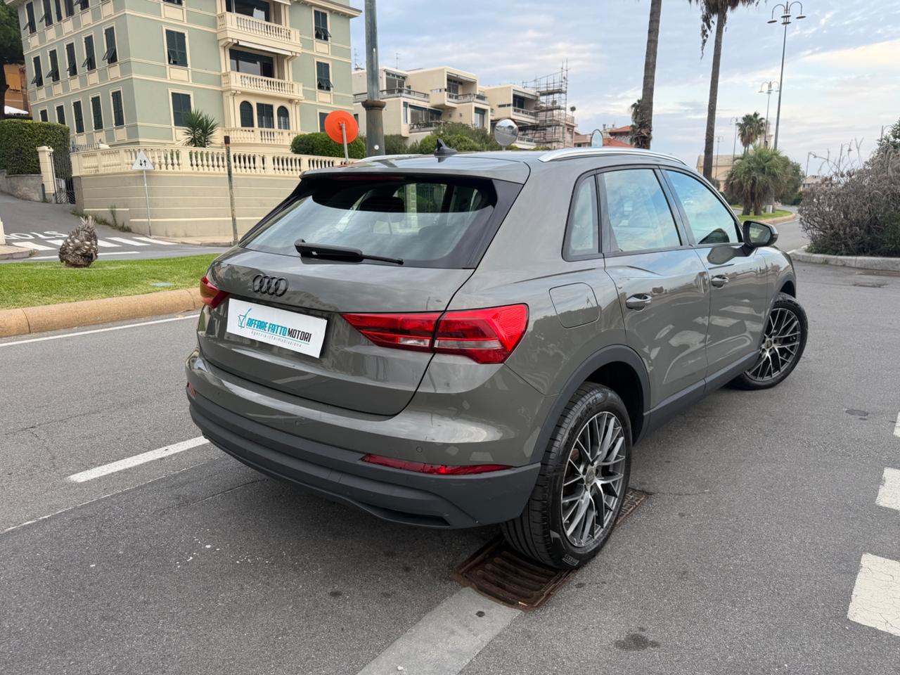 Audi Q3 45 TFSI e S tronic Business