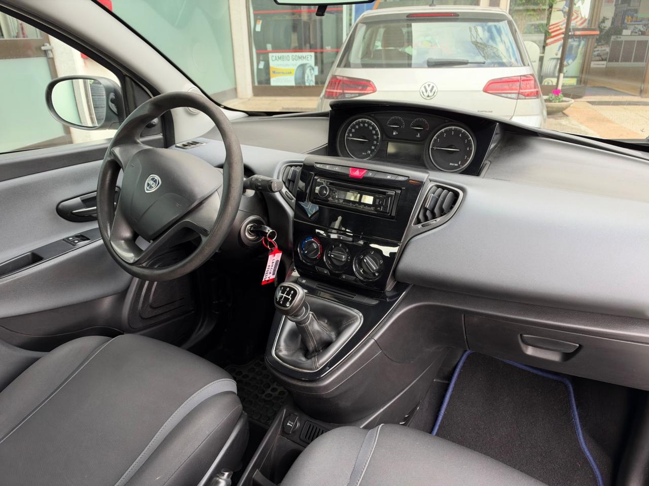 Lancia Ypsilon 1.2 69 CV 5 porte Silver