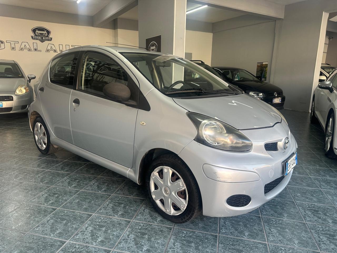 Toyota Aygo 1.0 12V VVT-i 5 porte Now Connect