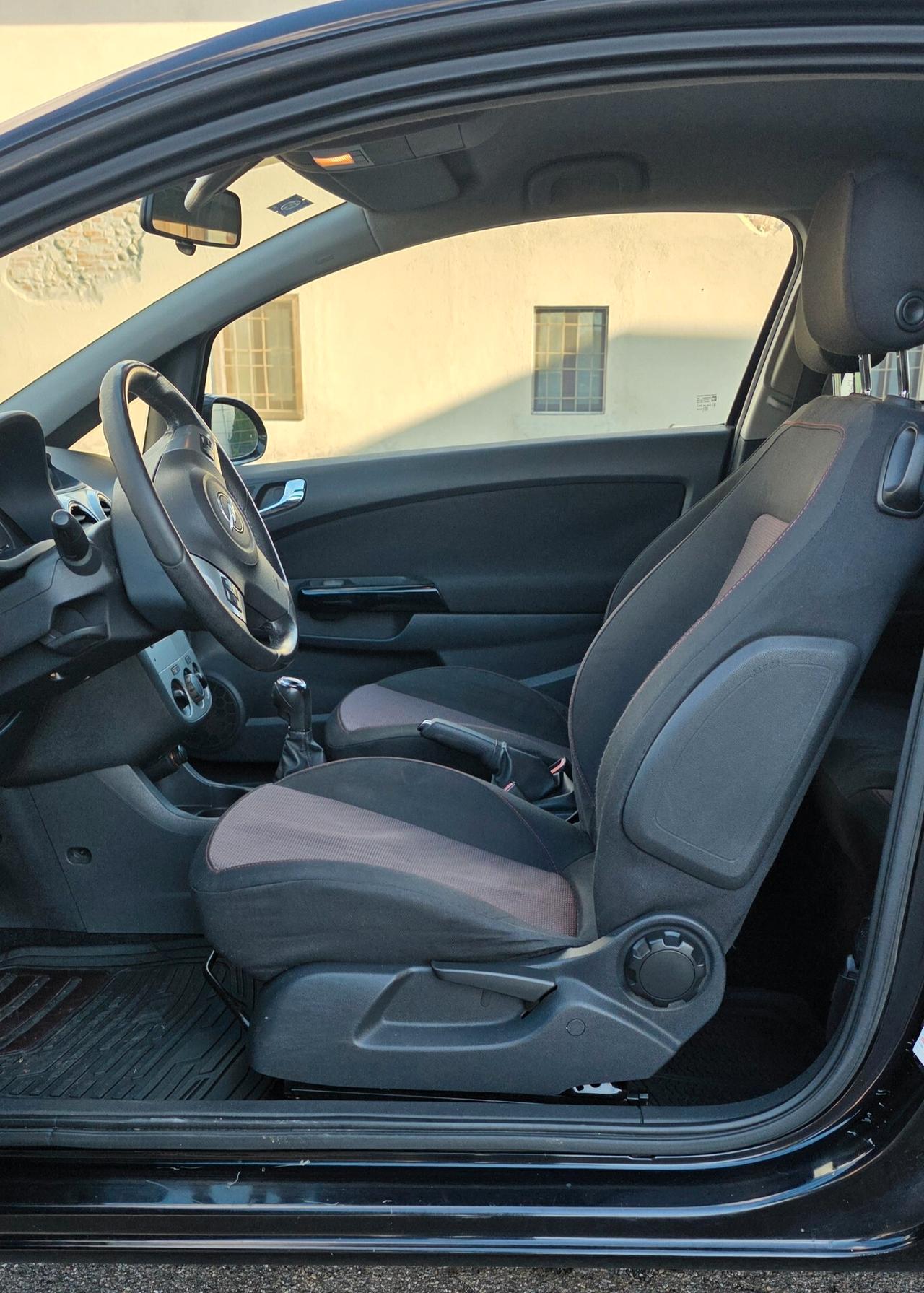 Opel Corsa soprt 1.4 benzină Gpl neopatentati