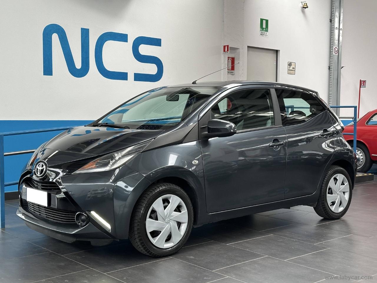 TOYOTA Aygo 1.0 VVT-i 69 CV 5p. x-play MMT