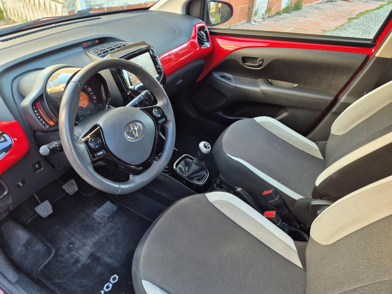 Toyota Aygo 1.0 VVT-i 69 CV 5 porte x-play