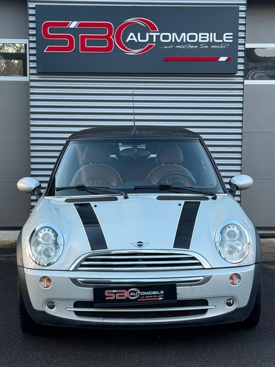 Mini Cooper cabrio Sidewalk