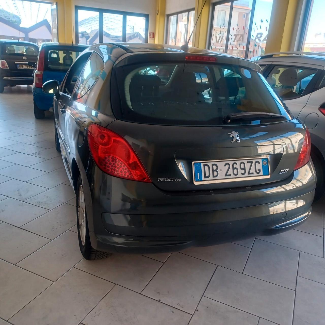 96438 km PEUGEOT 207 1.4 NEOPATENTATI