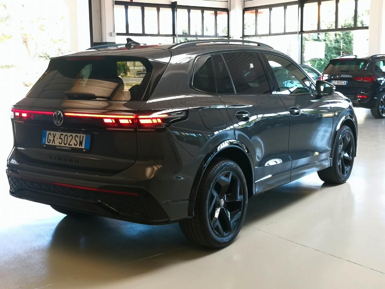 Volkswagen Tiguan 2.0 TDI 150 CV DSG R-Line ***TELECAMERA***SEDILI MASSAGGIANTI***