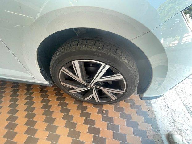 Volkswagen Polo 1.0 TSI DSG R-Line