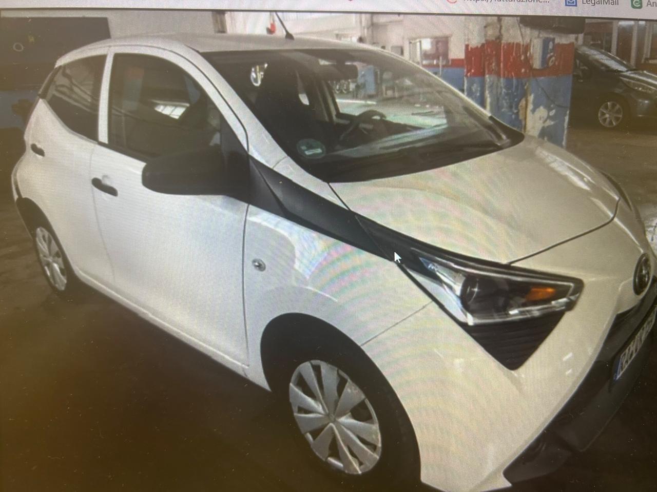 Toyota Aygo Connect 1.0 VVT-i 72 CV 5 porte x-play