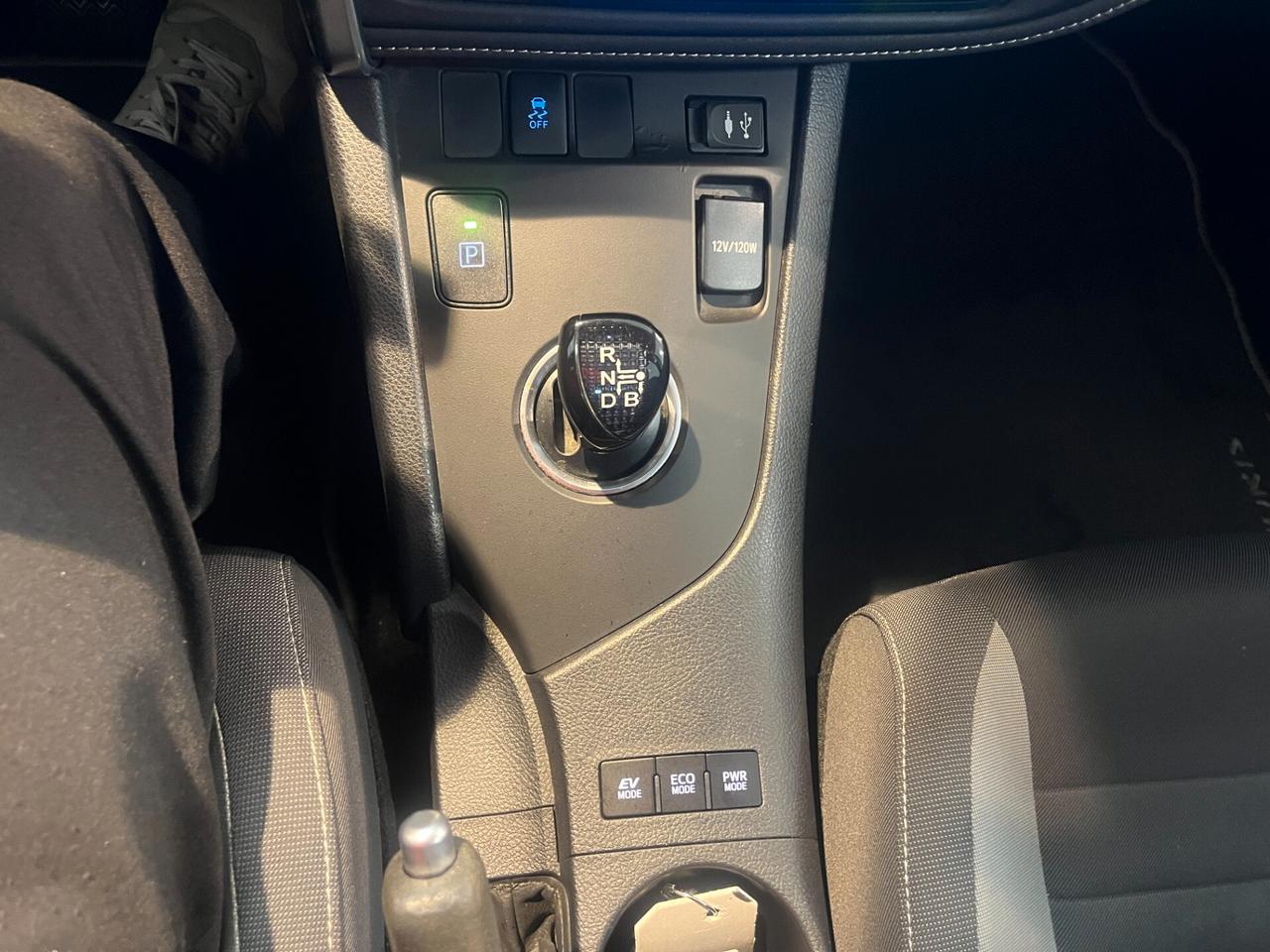 Toyota Auris 1.8 Hybrid Active