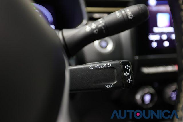 RENAULT Clio FULL HYBRID E-TECH 145 CV 5 PORTE ENGINEERED