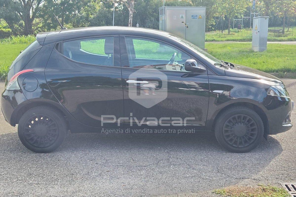 LANCIA Ypsilon 1.0 FireFly 5 porte S&S Hybrid Ecochic Silver