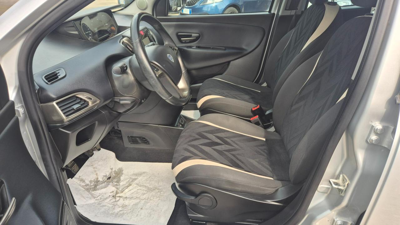 Lancia Ypsilon 1.2 69 CV 5 porte Gold