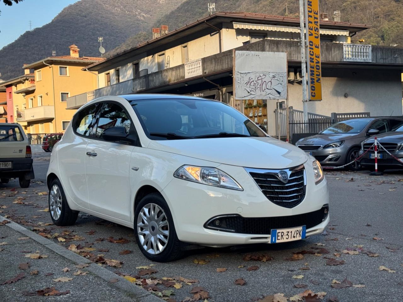 Lancia Ypsilon 1.2 5 porte GPL - TETTO PANORAMICO - NEOPATENTATI