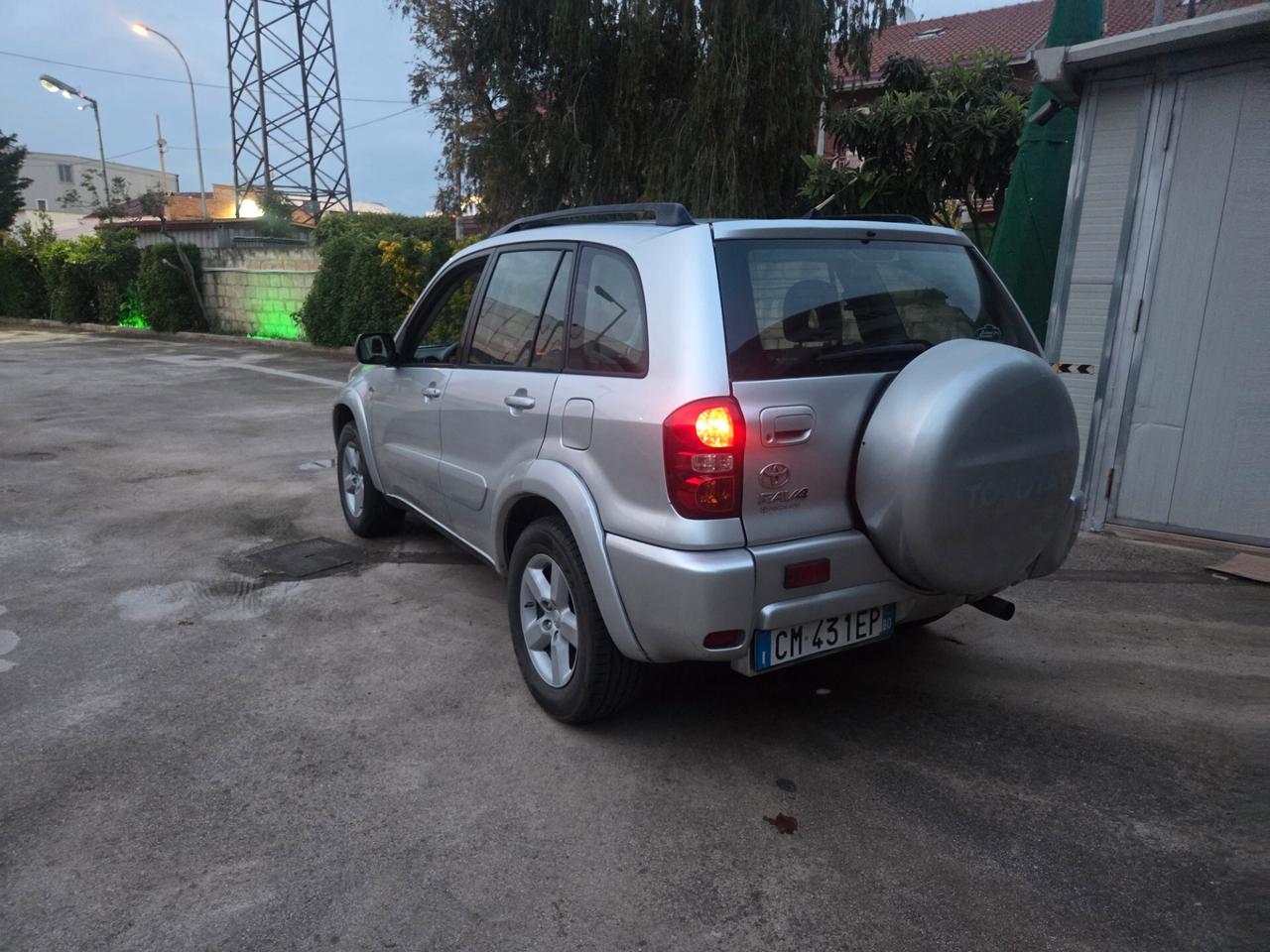 Toyota RAV 4 RAV4 2.0 Tdi D-4D cat 5 porte Sol