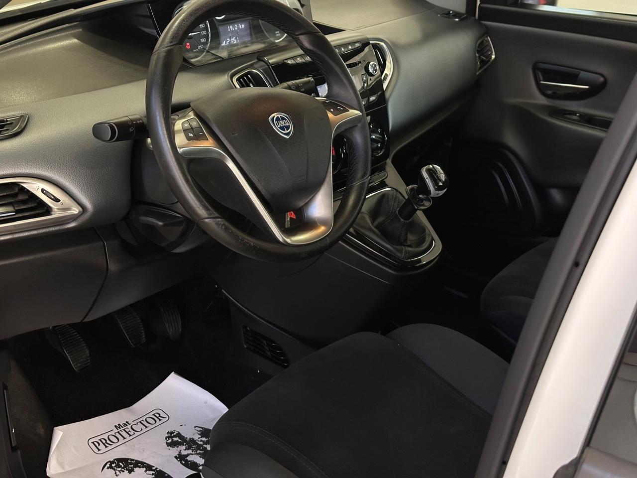 Lancia Ypsilon 1.2 69 CV 5 porte GPL Ecochic Platinum