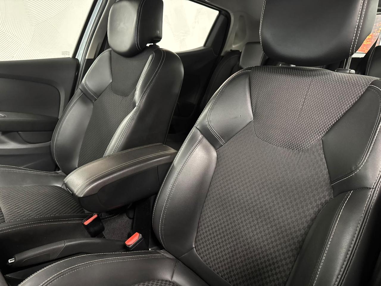 Renault Clio 1.2 75 CV 5 porte Duel