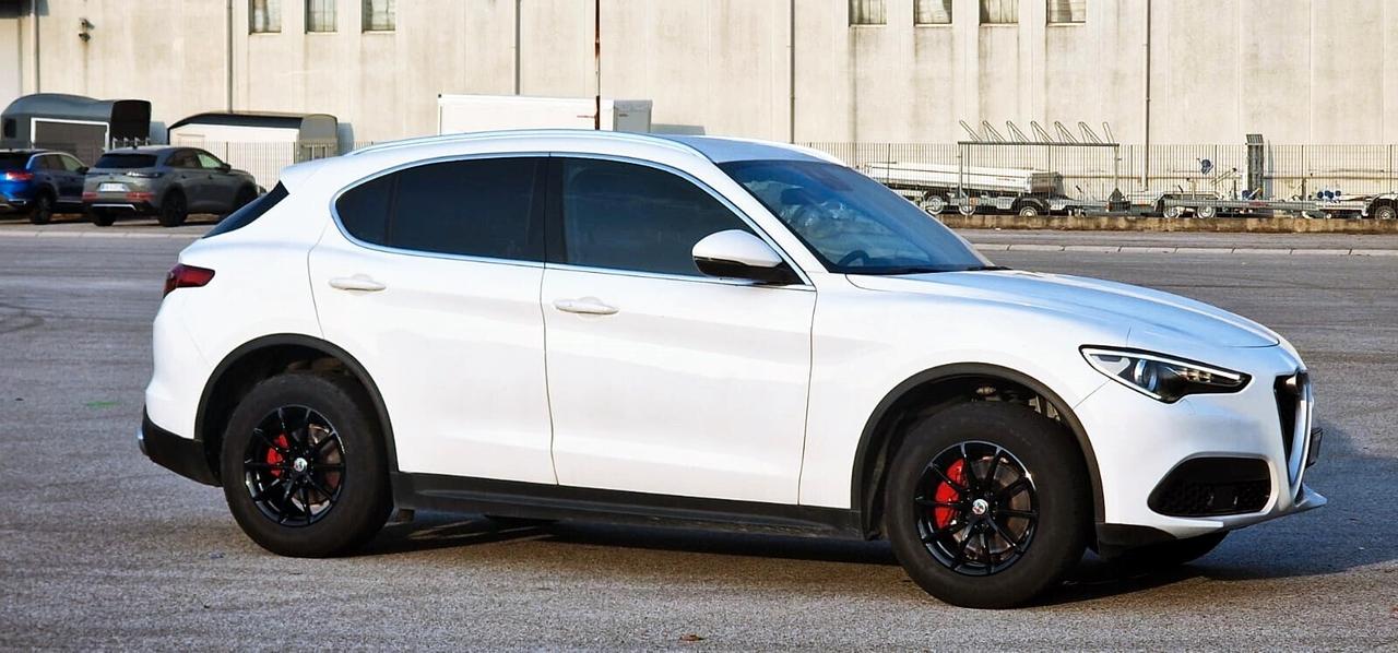 Alfa Romeo Stelvio 2.2 Turbodiesel 190 CV AT8 Q4 B-Tech