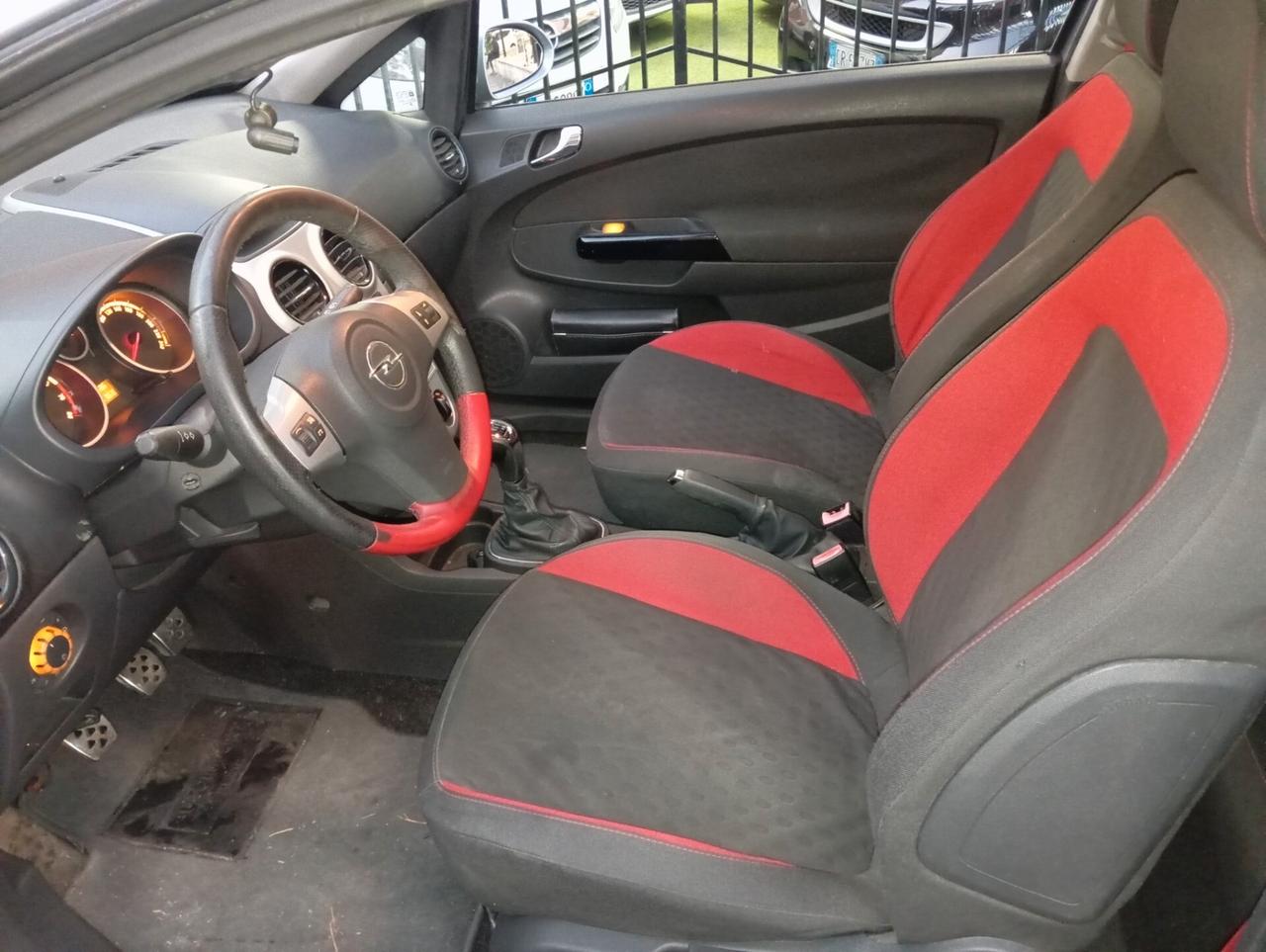 Opel Corsa 1.6 TURBO GSI