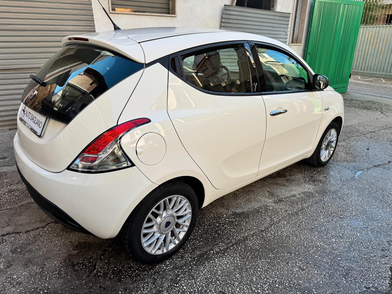 Lancia Ypsilon 1.2 69 CV 5 porte S&S Gold