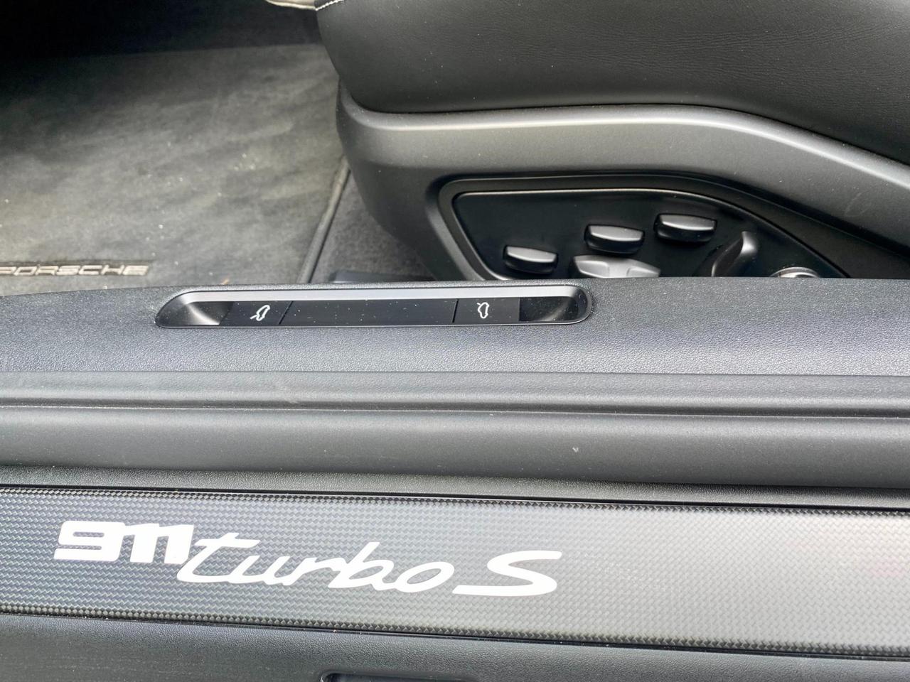 Porsche 992 Coupe 911 3.7 Turbo S auto panorama+ burmester