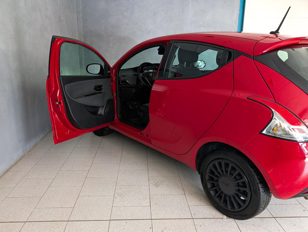 Lancia Ypsilon 1.0 Hybrid 70cv Silver