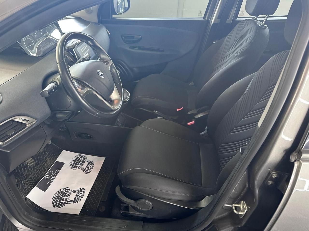 Lancia Ypsilon 1.0 FireFly 5 porte S&S Hybrid Alberta Ferretti