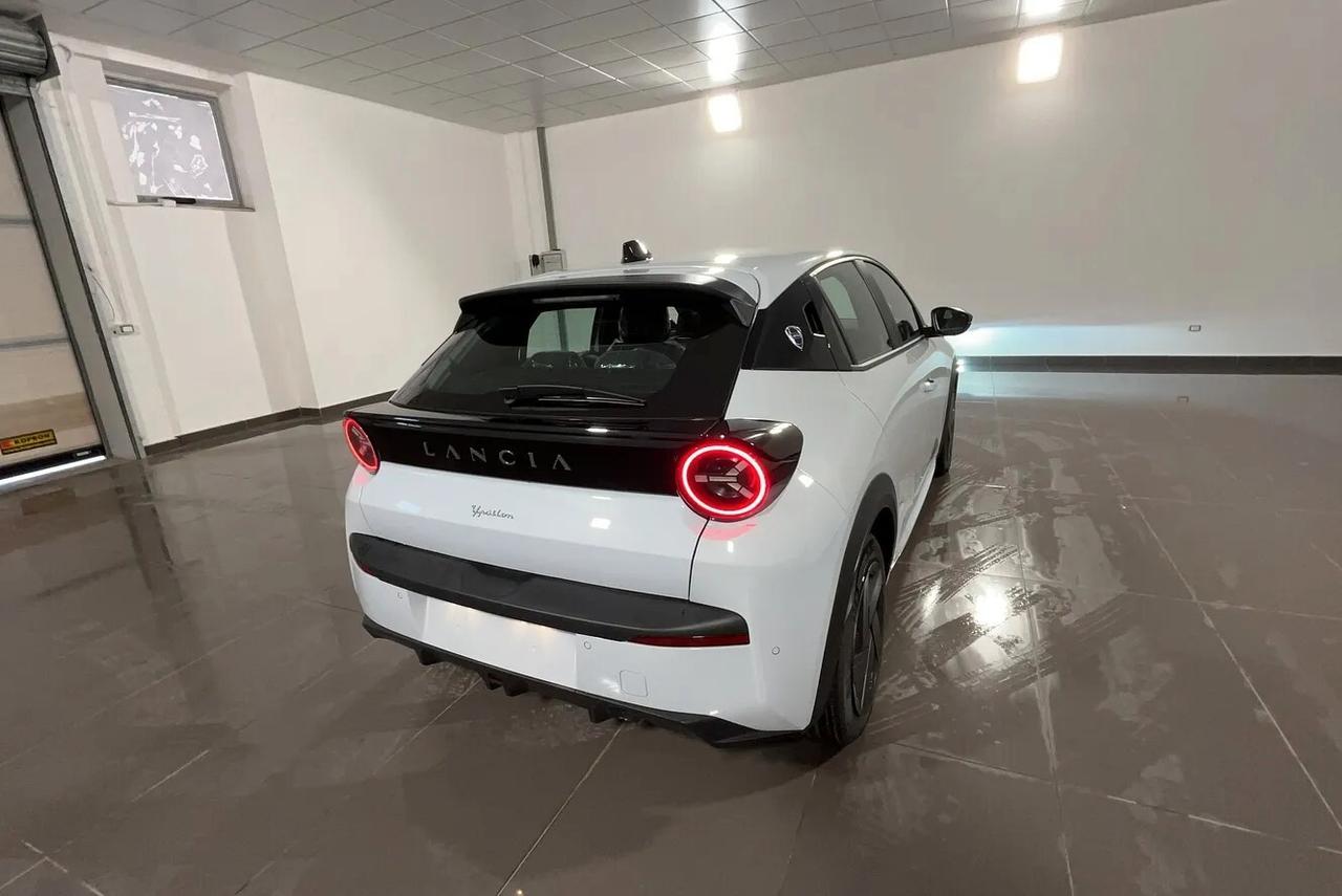 Lancia Ypsilon Hybrid e-DCT KM 0
