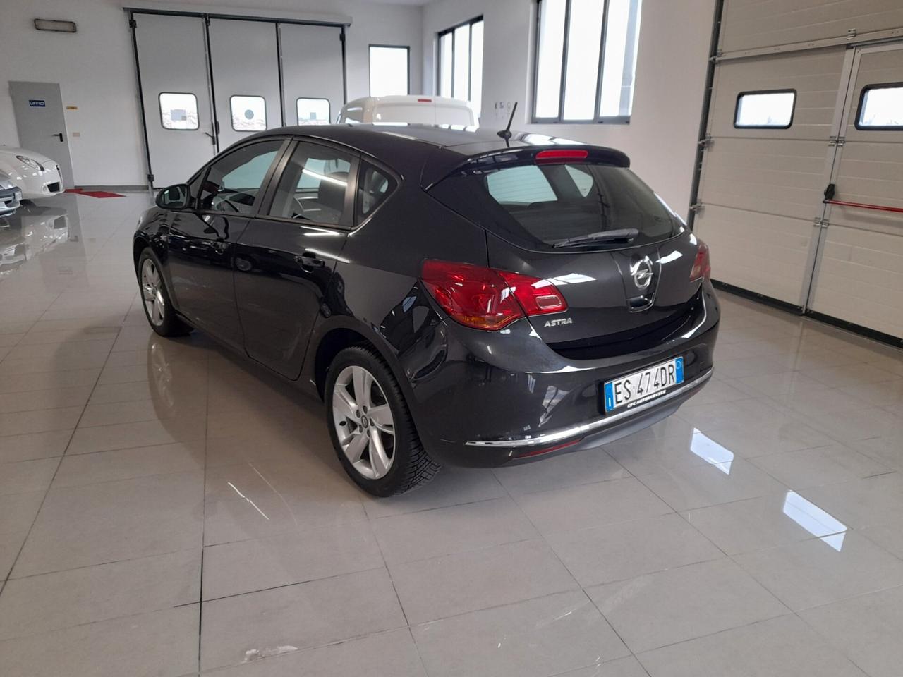 Opel Astra 1.4 100CV 5 porte Cosmo