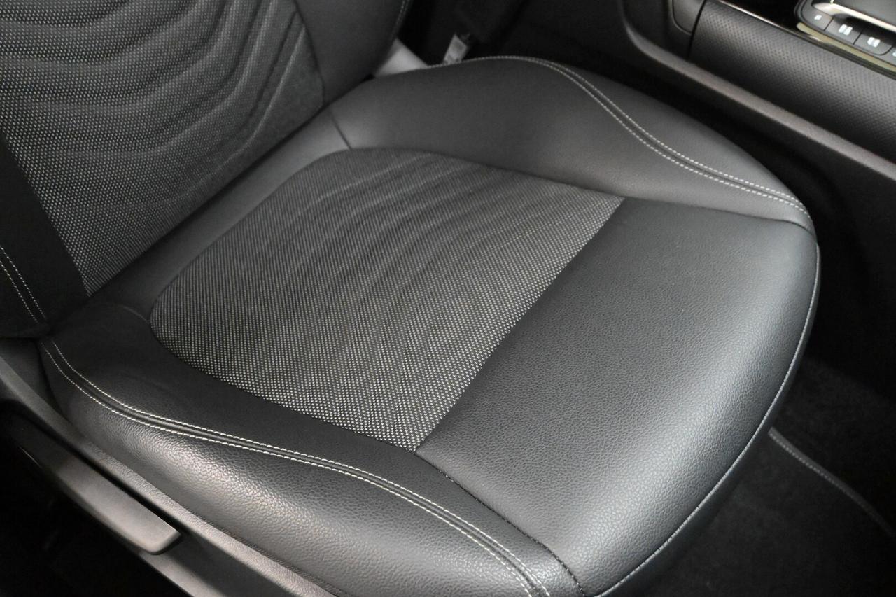 MERCEDES GLA (H247) GLA 180 d Automati...