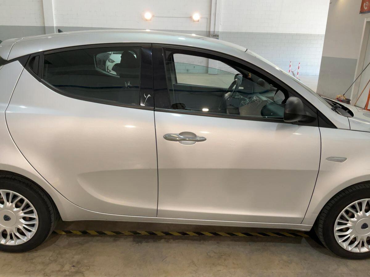 Lancia Ypsilon 1.2 69 CV 5 porte Silver
