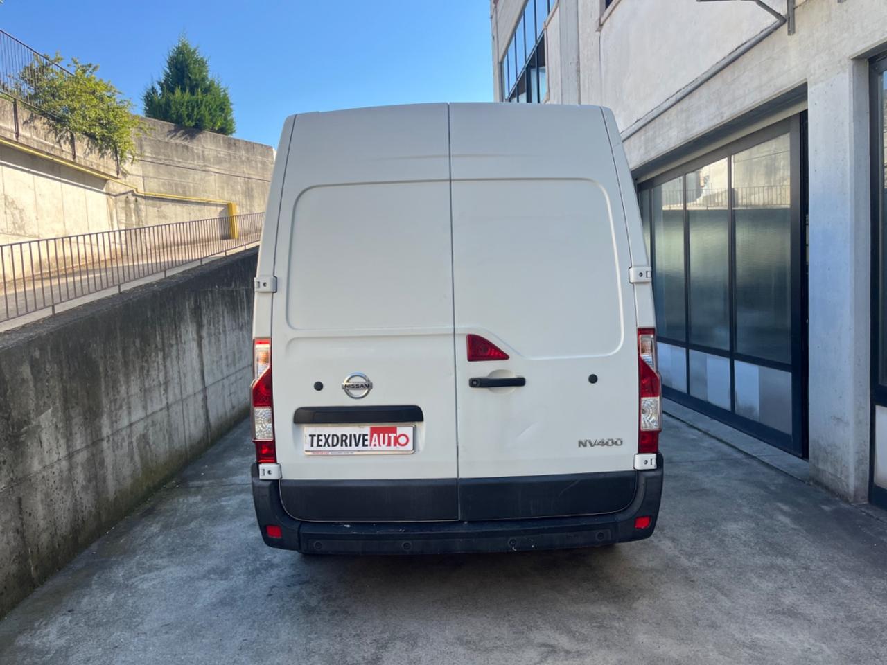 Nissan NV400