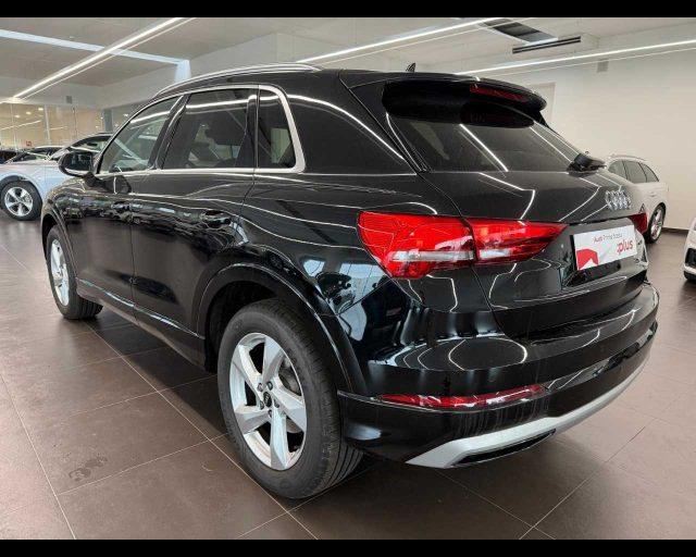 AUDI Q3 35 TFSI Business Advanced