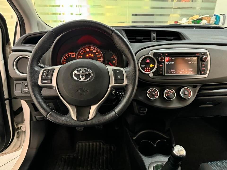 Toyota Yaris 1.0 5 porte anche per Neopatentati