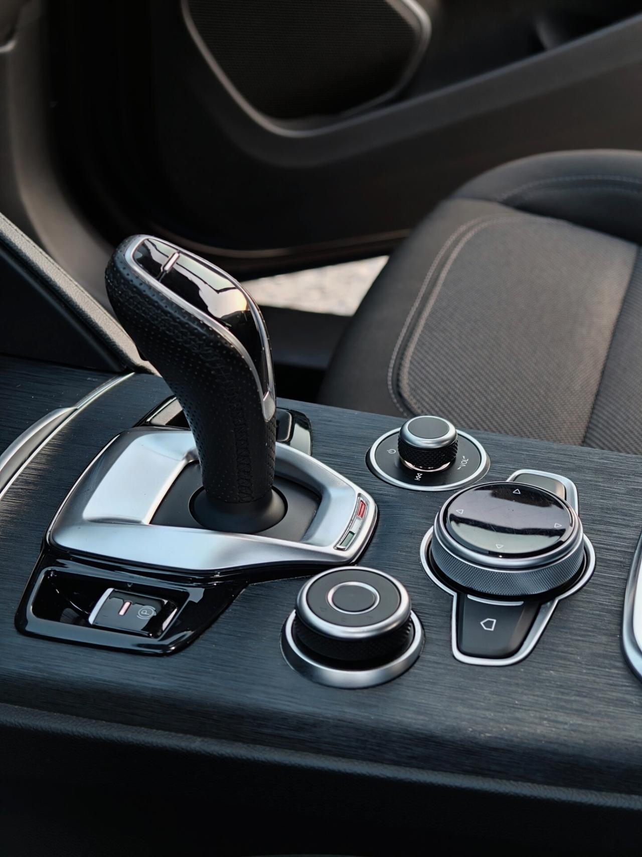 Alfa Romeo Stelvio 2.2 Turbodiesel 160 CV AT8 RWD