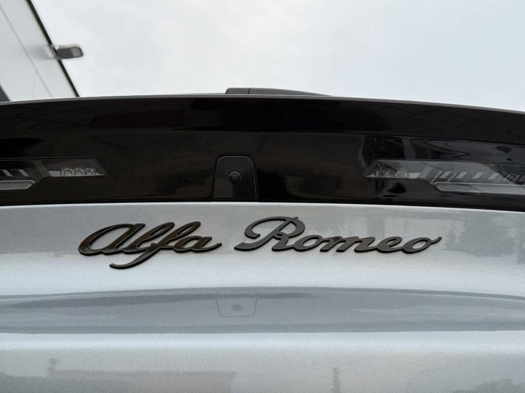 Alfa Romeo Junior 1.2 ibrida 145cv edct6 Con TELECAMERA & NAVIGATORE